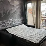 With Mountain View Balcony Appartement