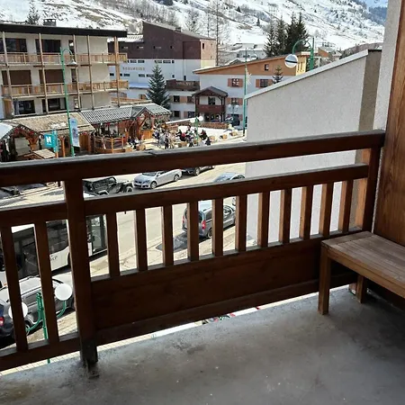 With Mountain View Balcony アパート *