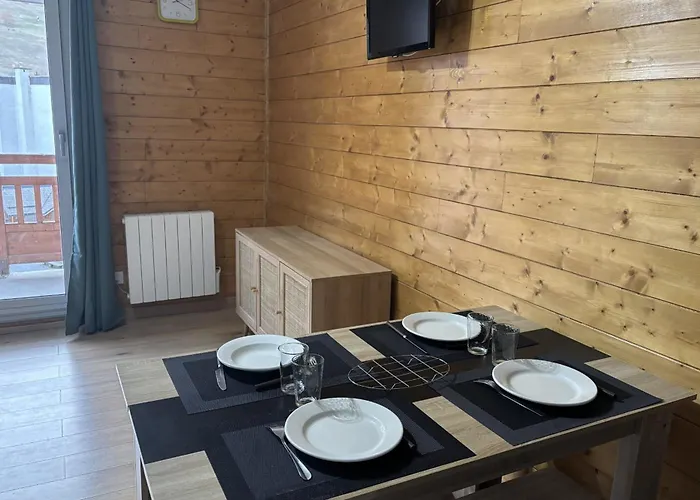 Apartment With Mountain View Balcony