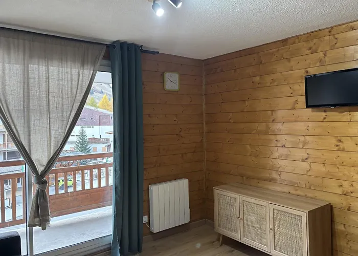 Apartment With Mountain View Balcony *