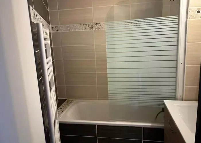 Apartment With Mountain View Balcony