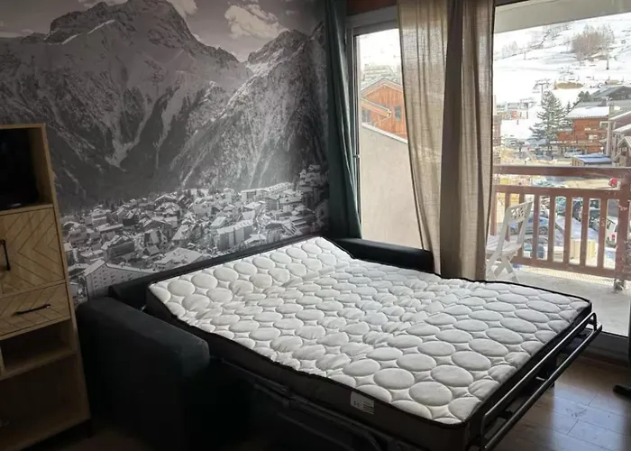 With Mountain View Balcony Apartment