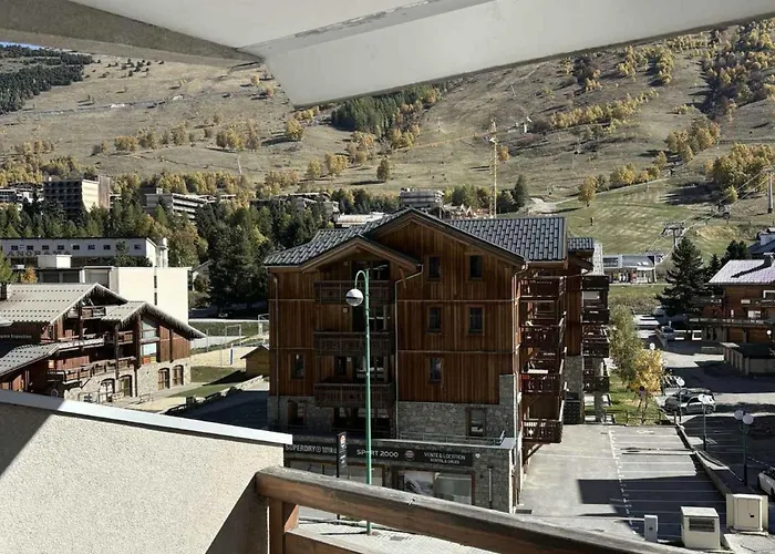 Apartment With Mountain View Balcony